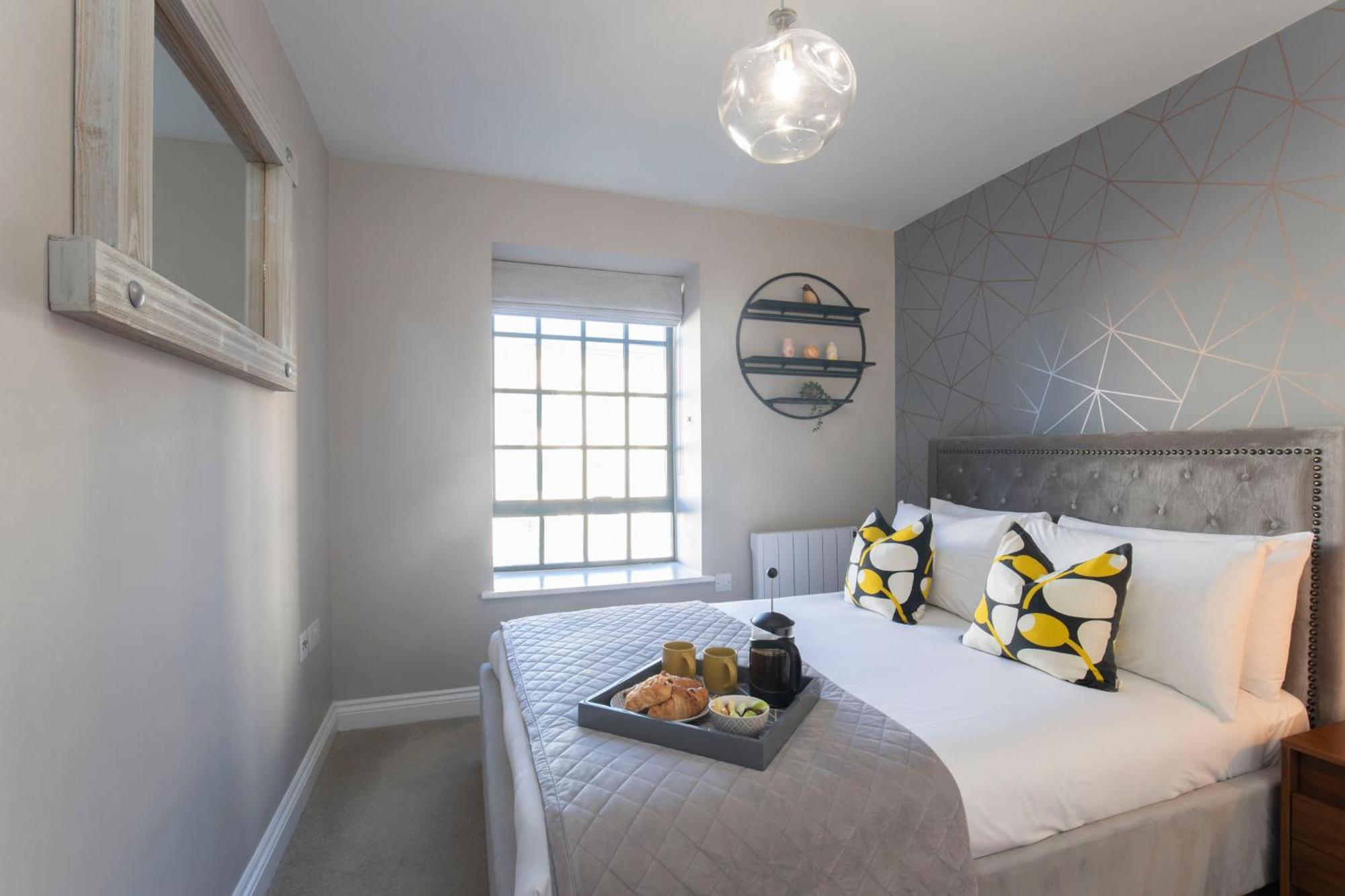 Elliot Oliver - Modern 2 Bedroom Town Centre Apartment Cheltenham Exterior foto
