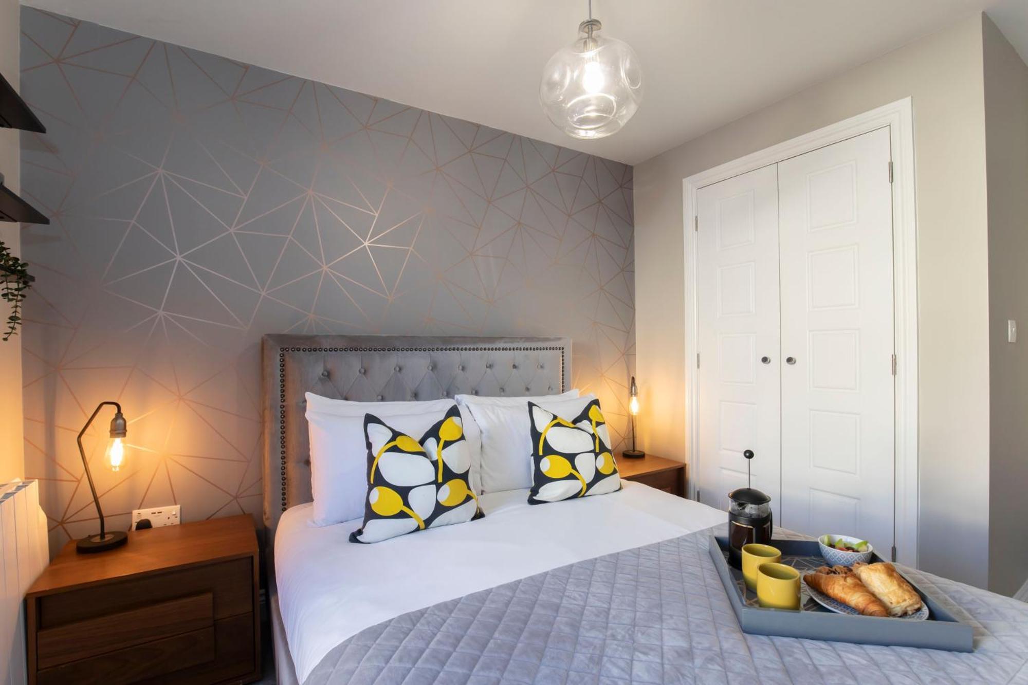 Elliot Oliver - Modern 2 Bedroom Town Centre Apartment Cheltenham Exterior foto